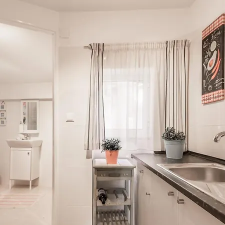Inloveapartments - Typical Portuguese Tiles
