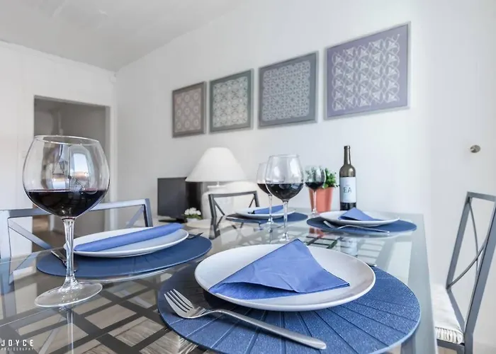 Typical Portuguese Tiles Апартаменты