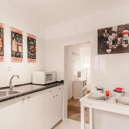 Inloveapartments - Typical Portuguese Tiles *